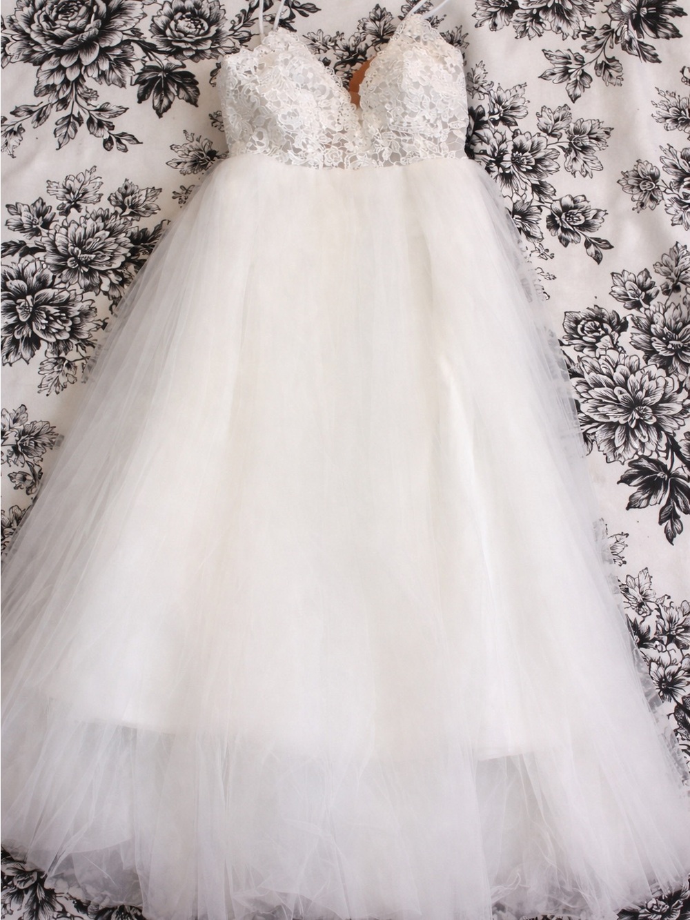 Elegant White Lace Tulle Wedding Dress